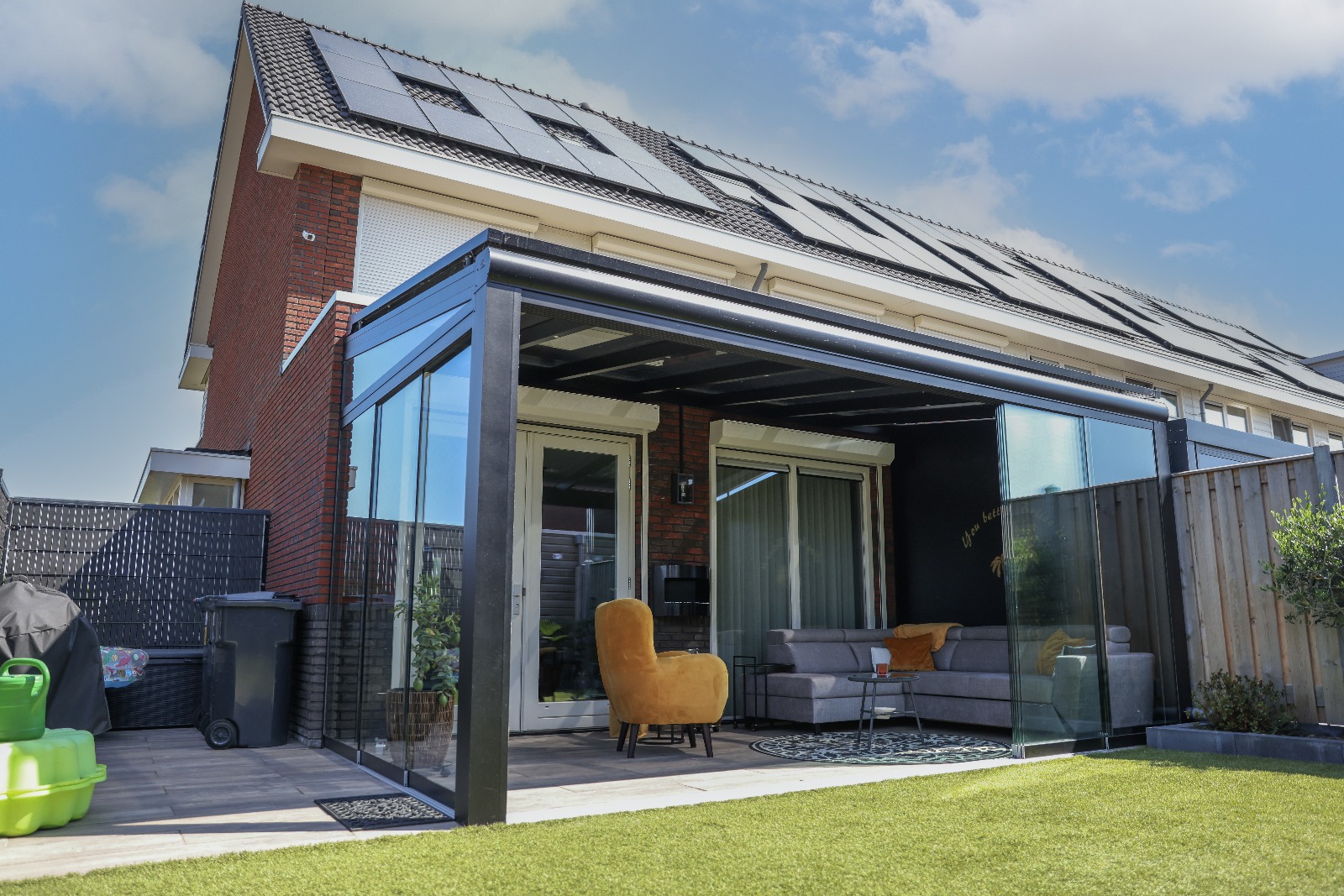 Glass extension with sliding wall